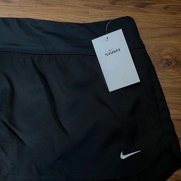 *NWT* Nike Women’s Standard Solid Element Swim Boardshort Size XL - Picture 4 of 5